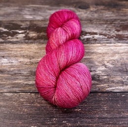 Fyberspates Gleem Lace 711 mixed magentas
